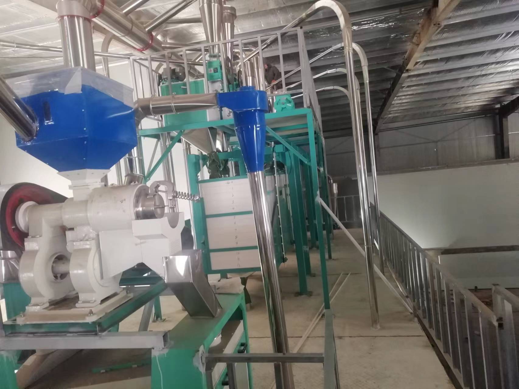 河南鶴壁市浚縣六加二石磨面粉機(jī)