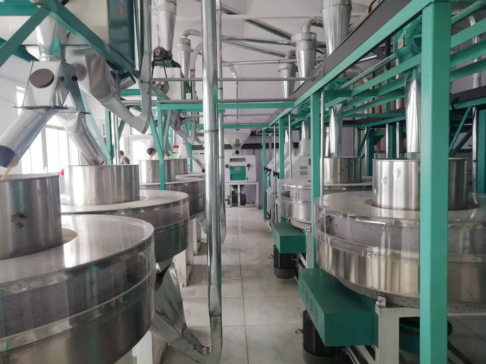 河北省黃驊市石磨面粉機生產線，日處理小麥30噸