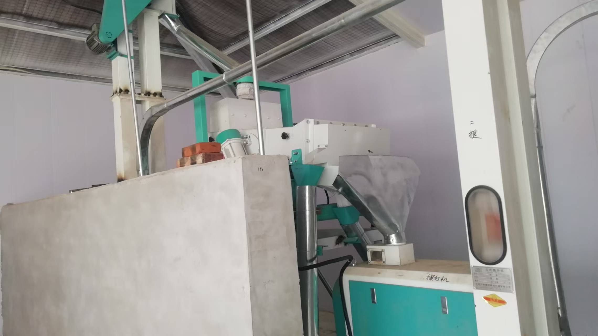 河北省黃驊市石磨面粉機生產線，日處理小麥30噸