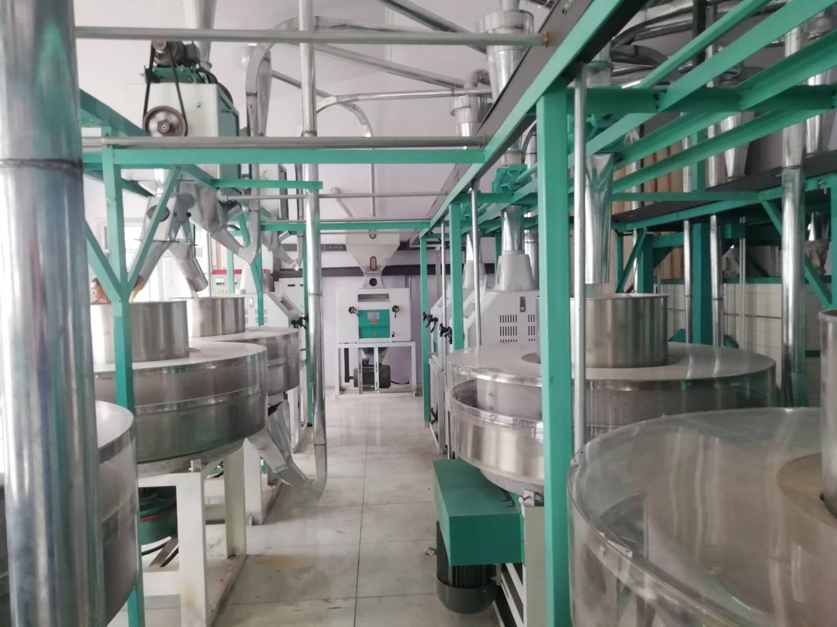 河北省黃驊市石磨面粉機生產線，日處理小麥30噸
